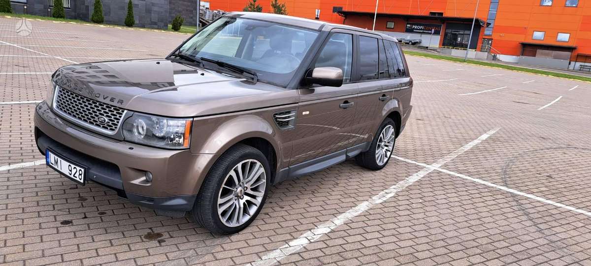 Land Rover 2010 — rear view