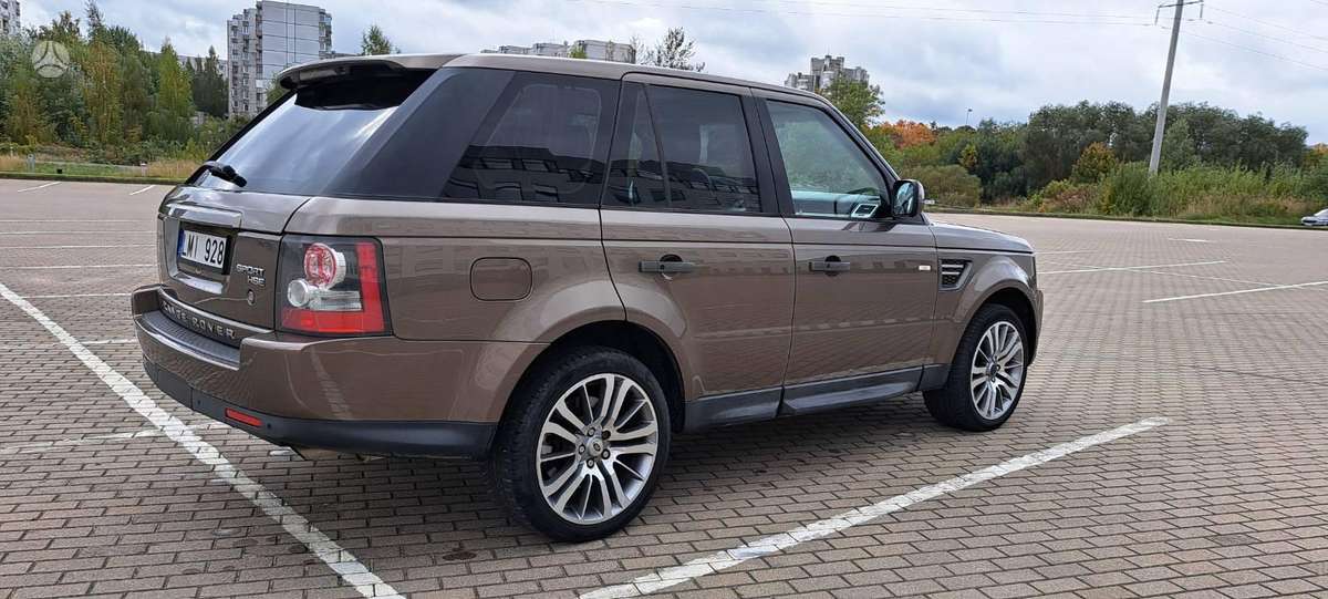 Land Rover 2010 — interior