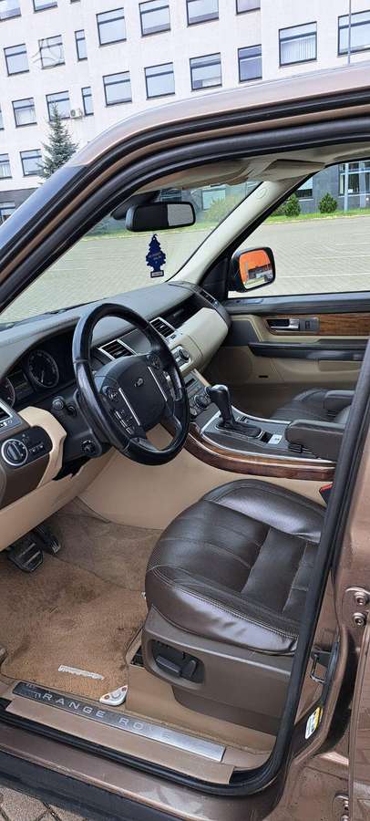 Land Rover 2010 — photo 9