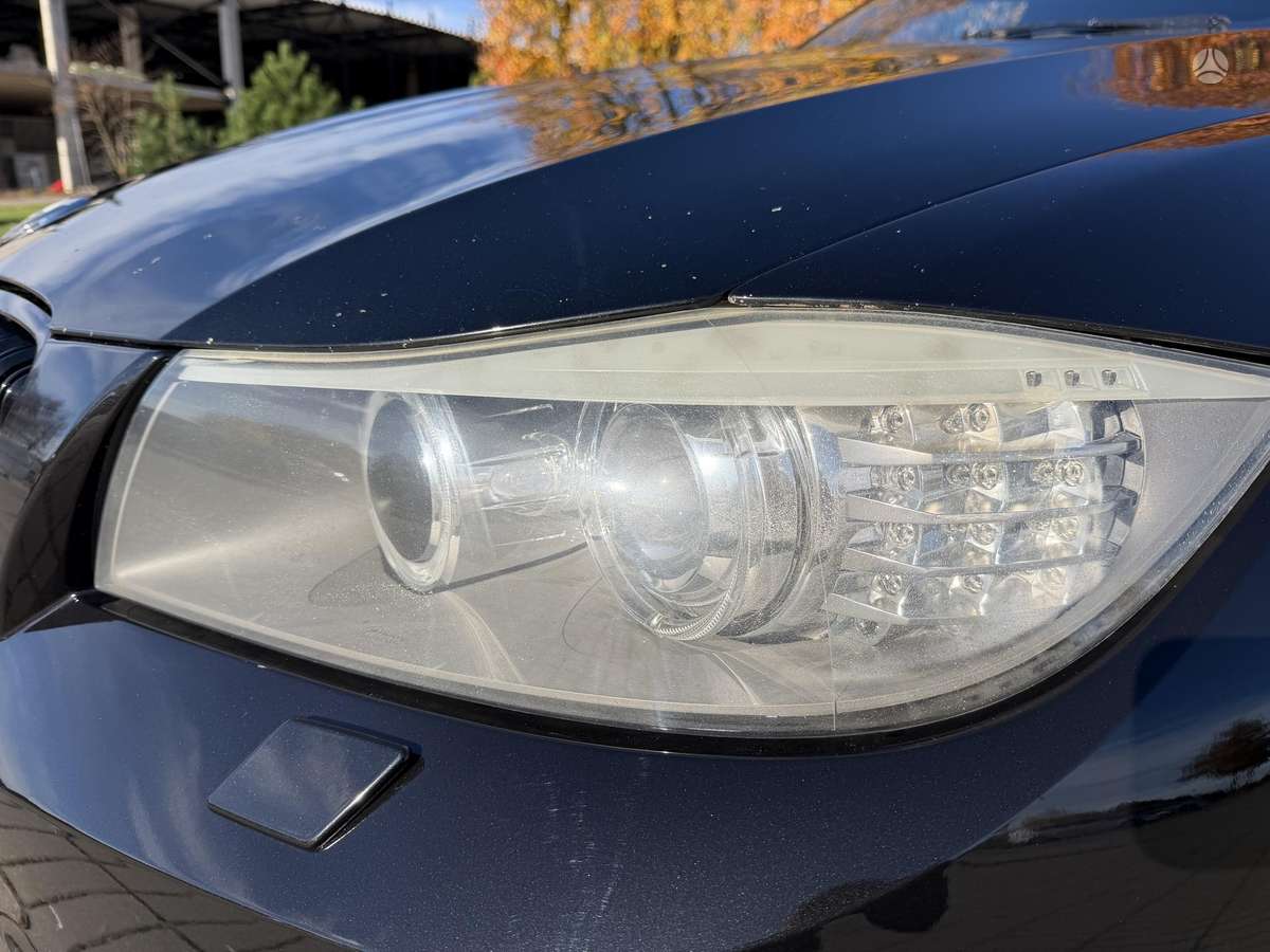 BMW 325 2010 — photo 17