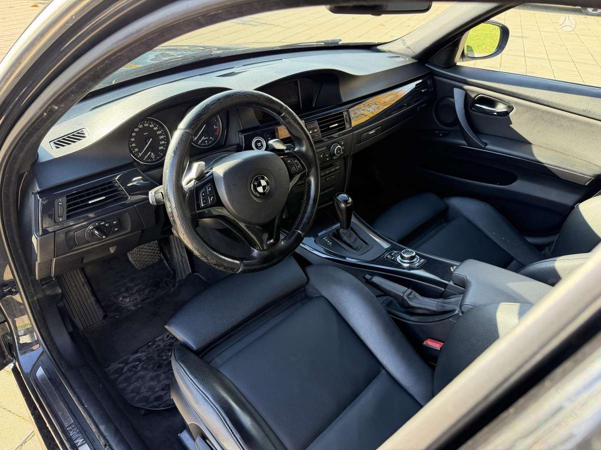 BMW 325 2010 — photo 18