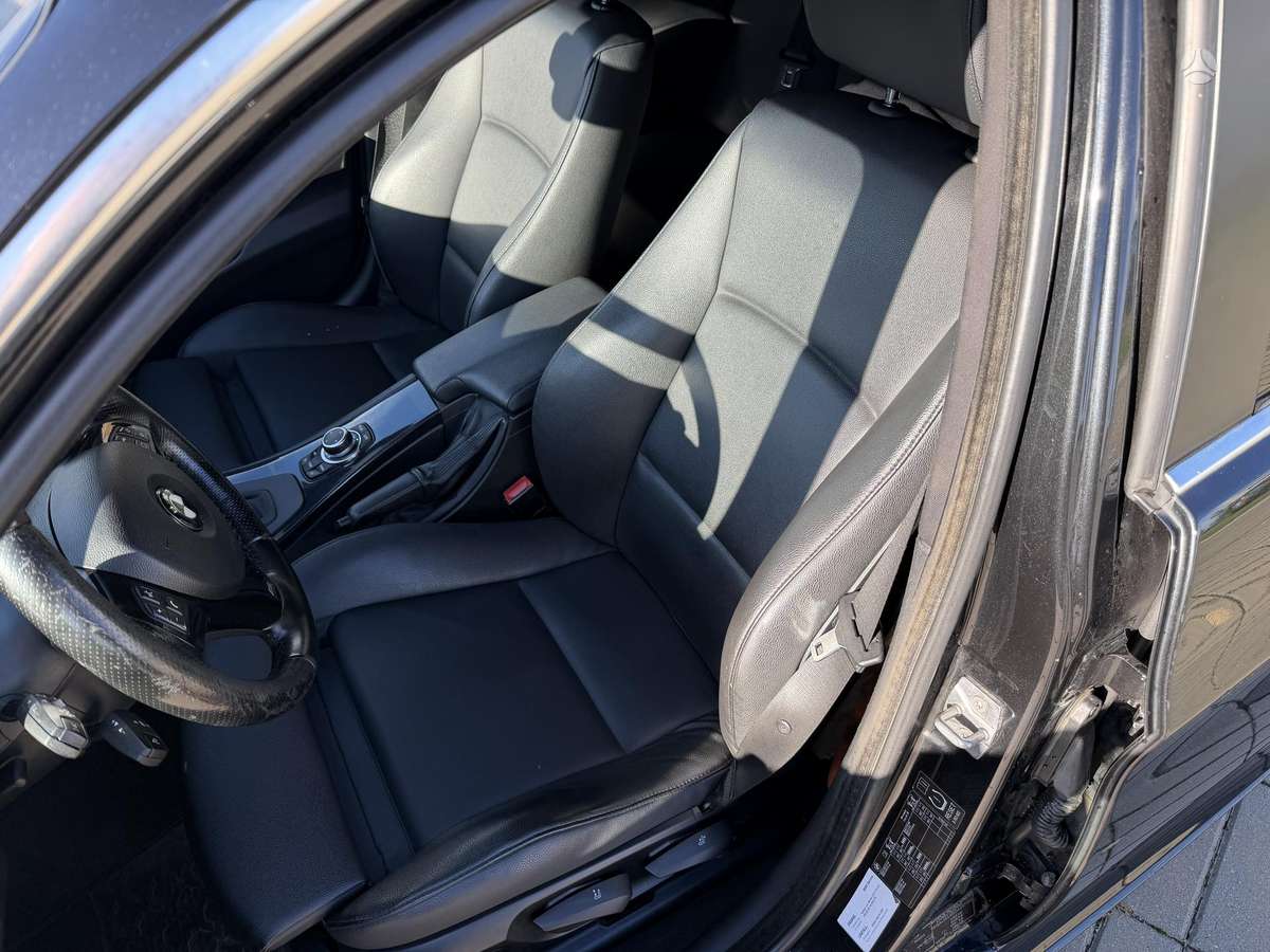 BMW 325 2010 — photo 19