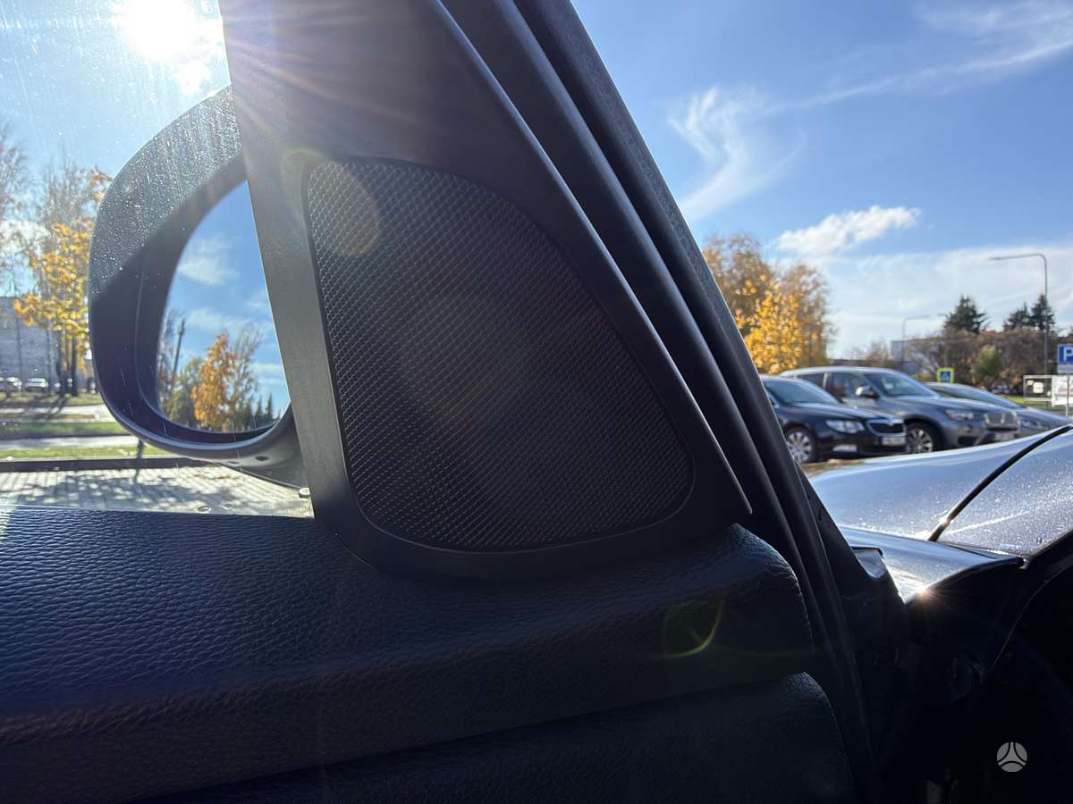 BMW 325 2010 — photo 20