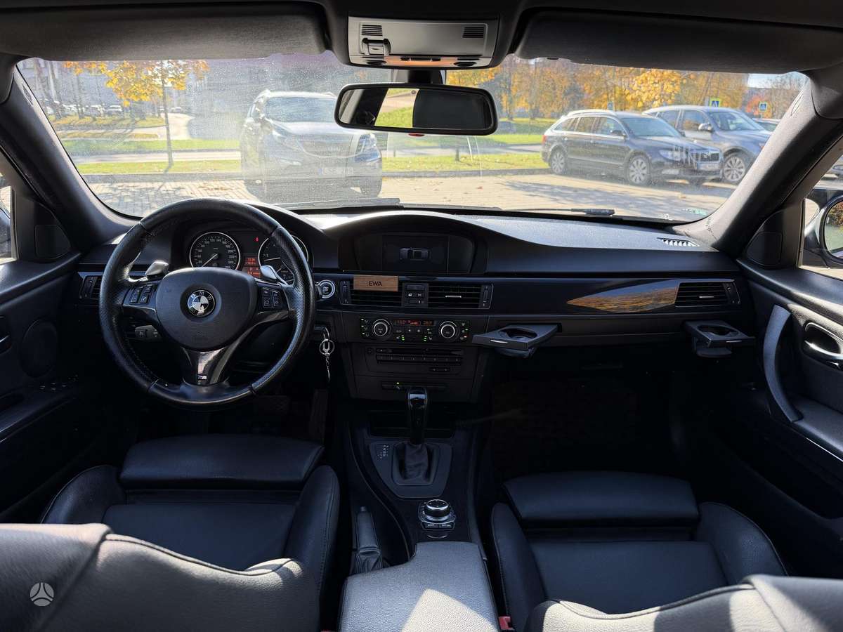 BMW 325 2010 — photo 21