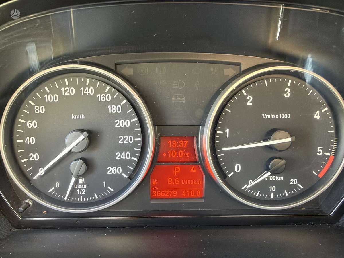 BMW 325 2010 — photo 22