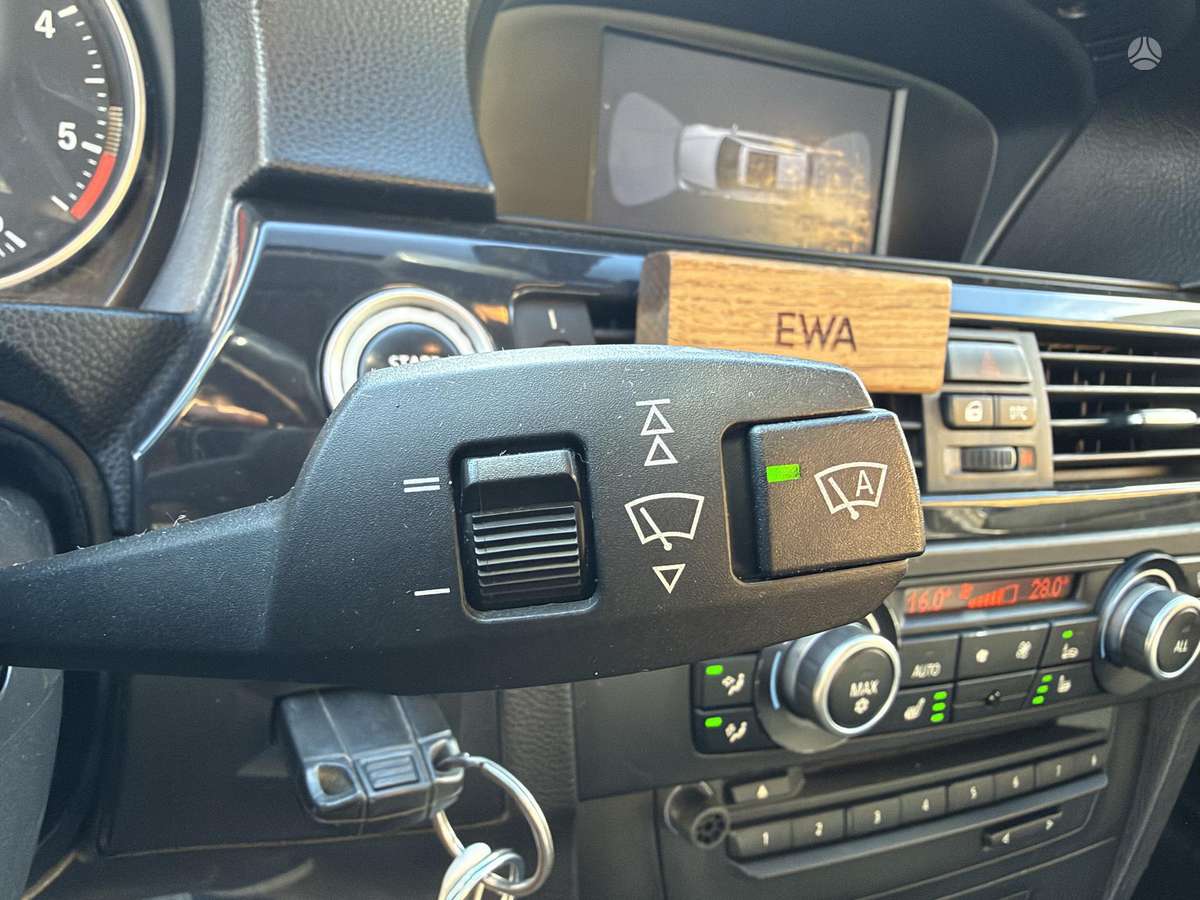 BMW 325 2010 — photo 24