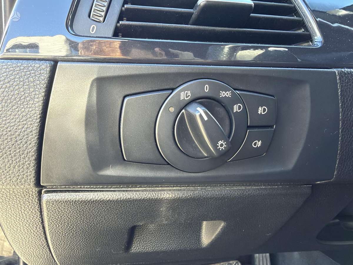 BMW 325 2010 — photo 26