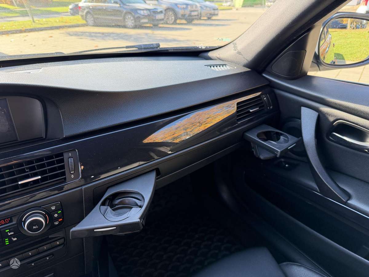 BMW 325 2010 — photo 27