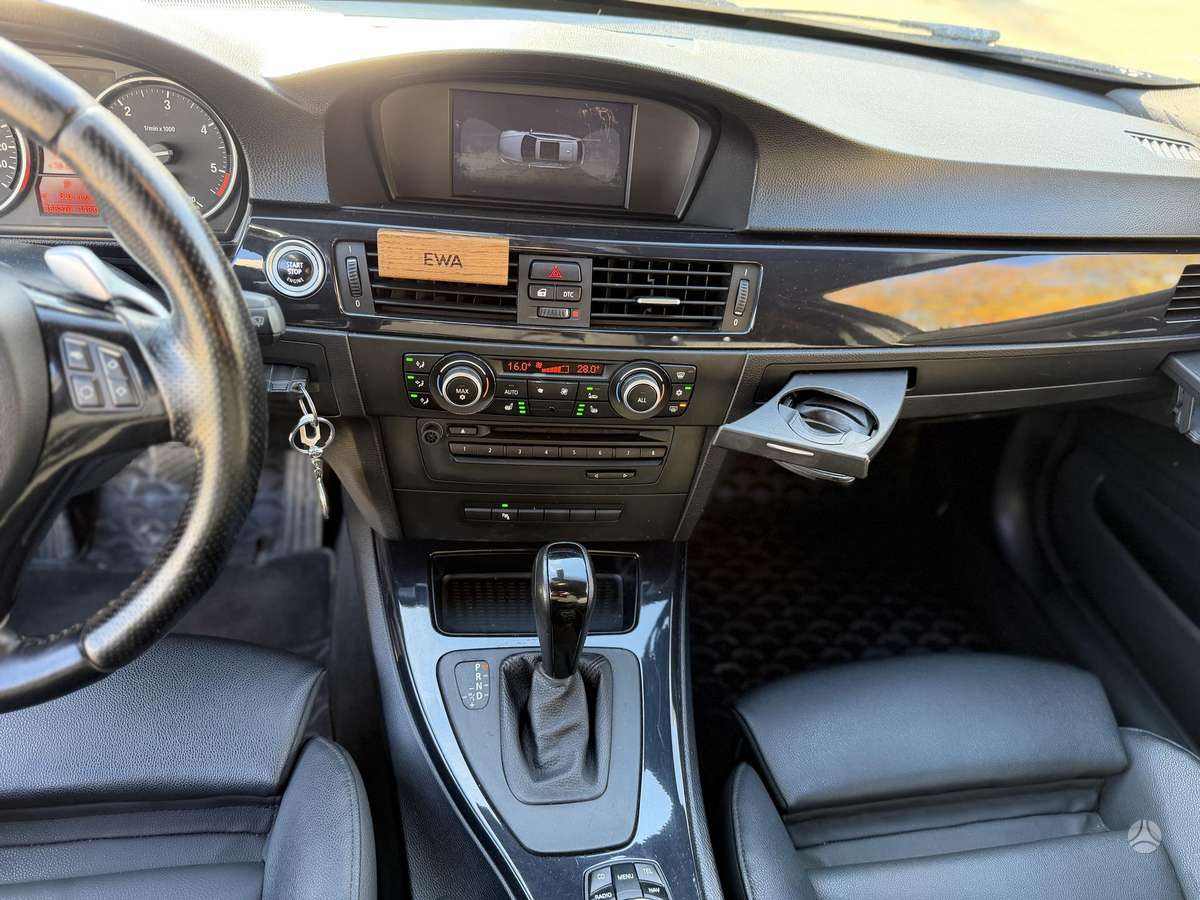 BMW 325 2010 — photo 28