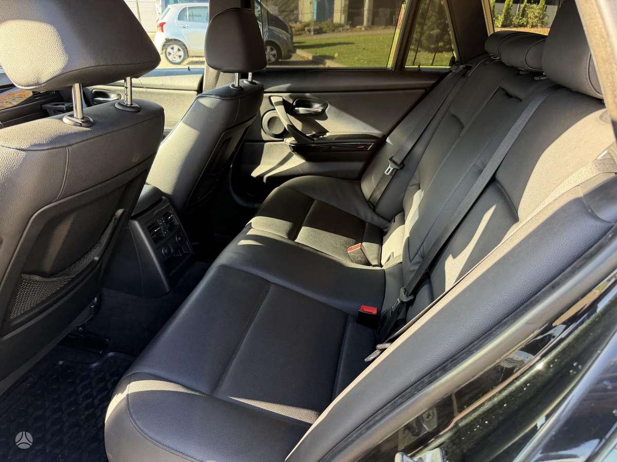 BMW 325 2010 — photo 31