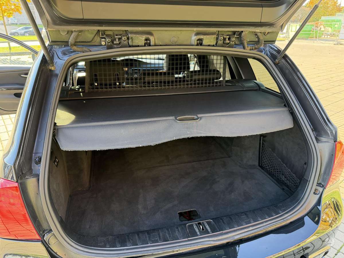 BMW 325 2010 — photo 33
