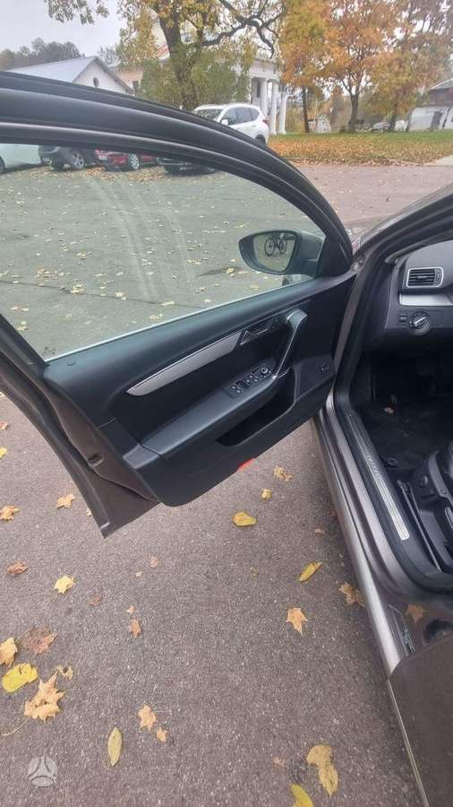 Volkswagen Passat 2011 — photo 10