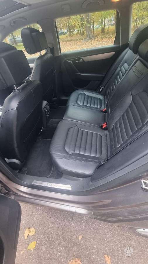 Volkswagen Passat 2011 — photo 8