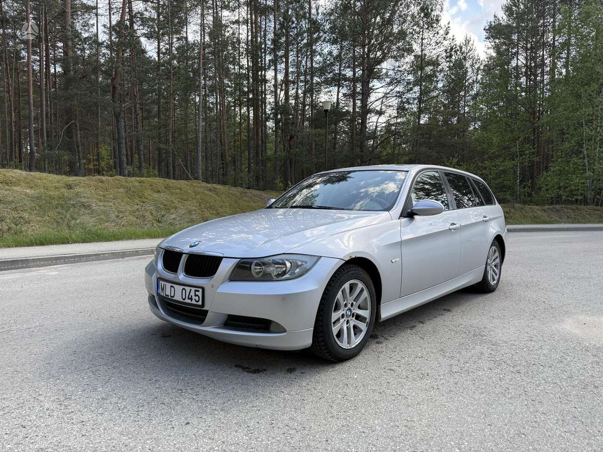 BMW 320 2007 — вигляд ззаду