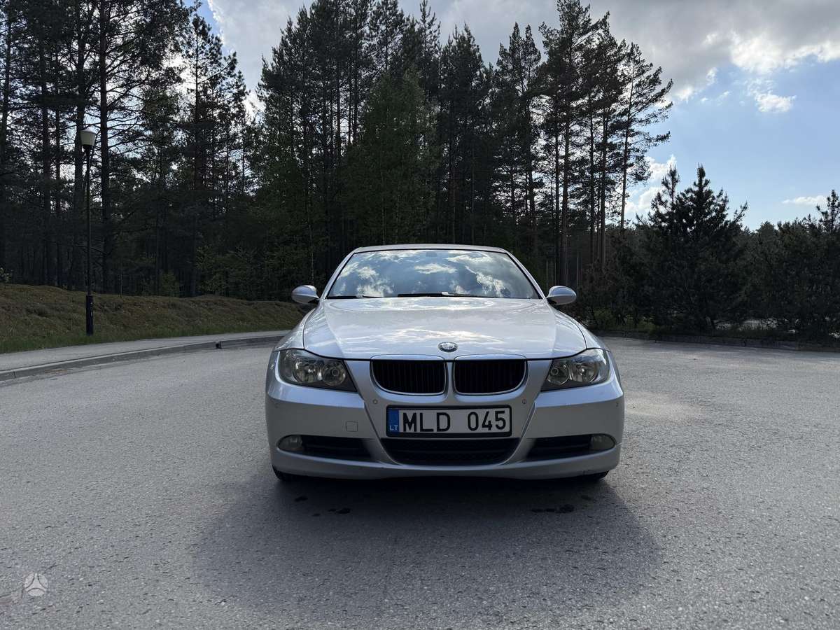 BMW 320 2007 — салон