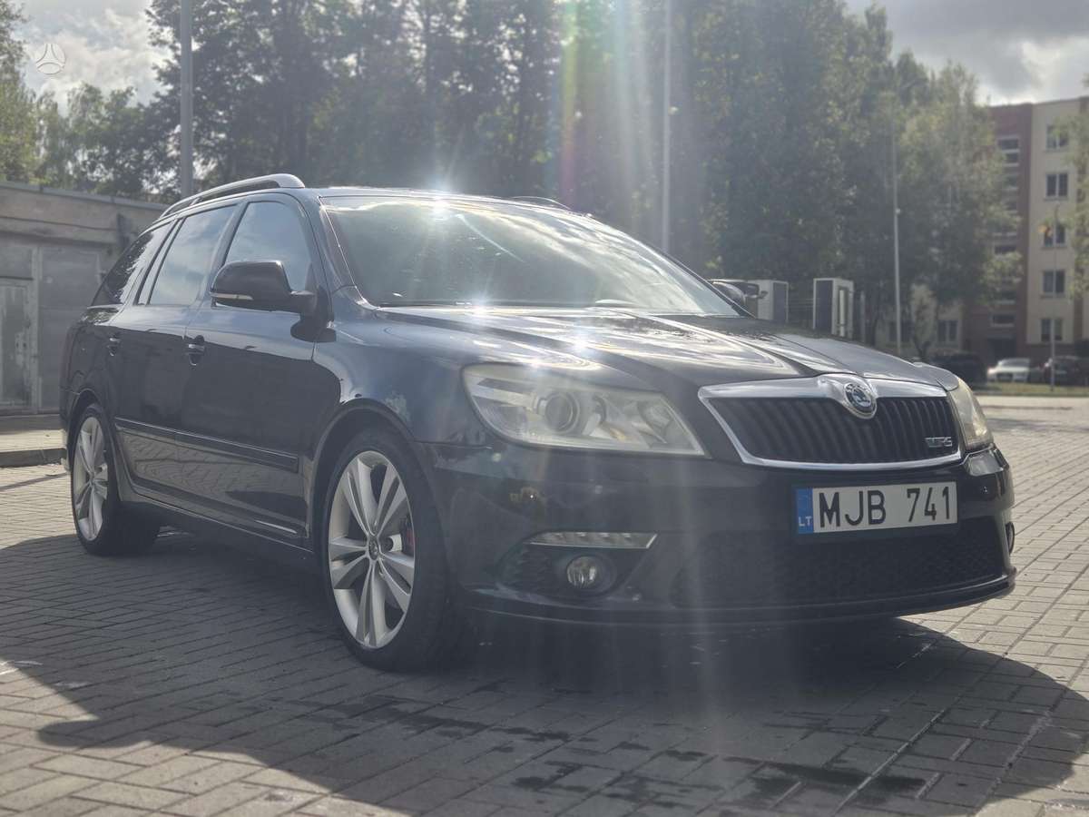 Skoda Octavia 2009 — rear view