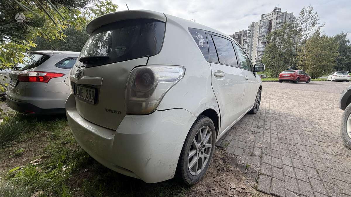 Toyota Verso 2012 — engine 2231 cm³, 177 HP (130kW)
