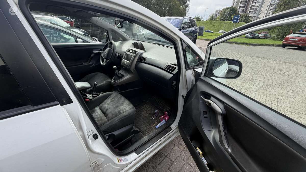 Toyota Verso 2012 — photo 5