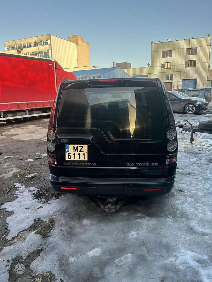Land Rover 2009 — салон
