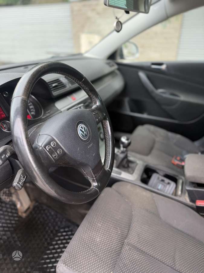 Volkswagen Passat 2005 — photo 12