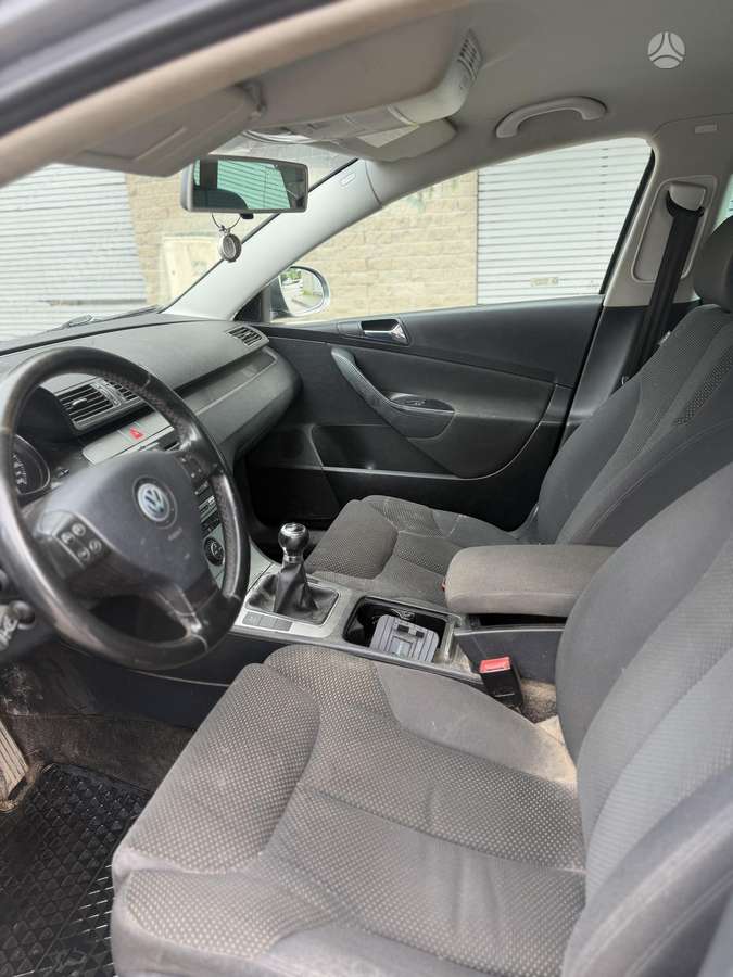 Volkswagen Passat 2005 — photo 14