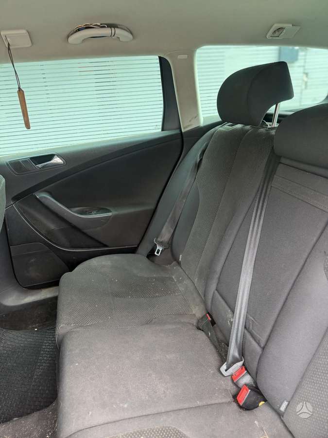 Volkswagen Passat 2005 — photo 17