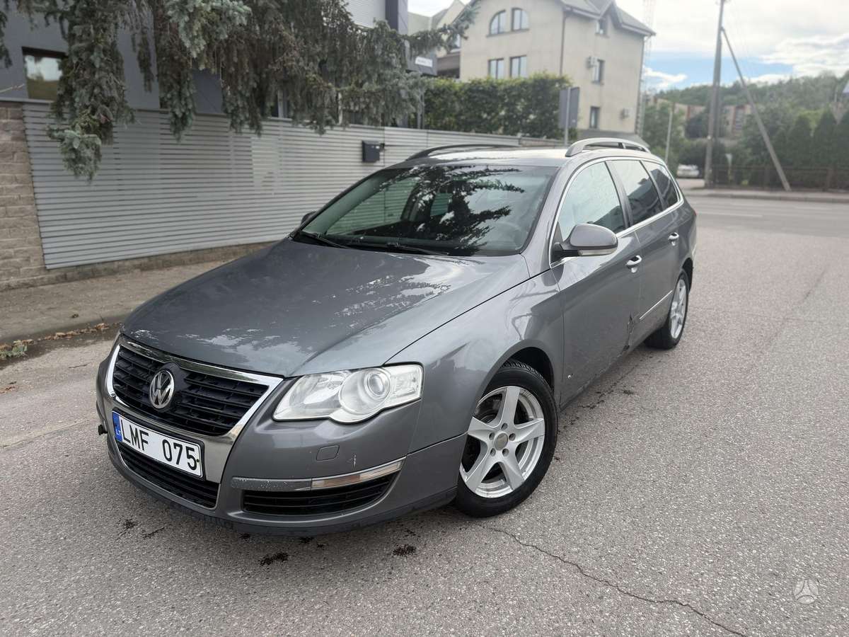 Volkswagen Passat 2005 — rear view