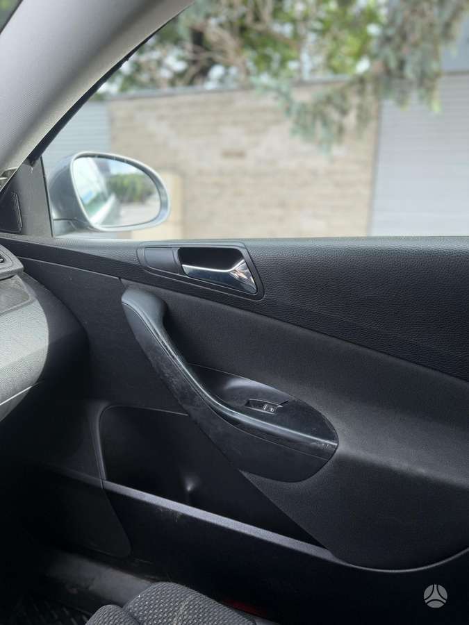 Volkswagen Passat 2005 — photo 23