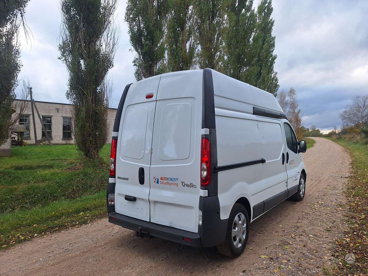 Renault Trafic 2014 — салон