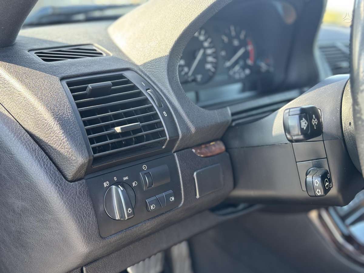 BMW X5 2004 — photo 26