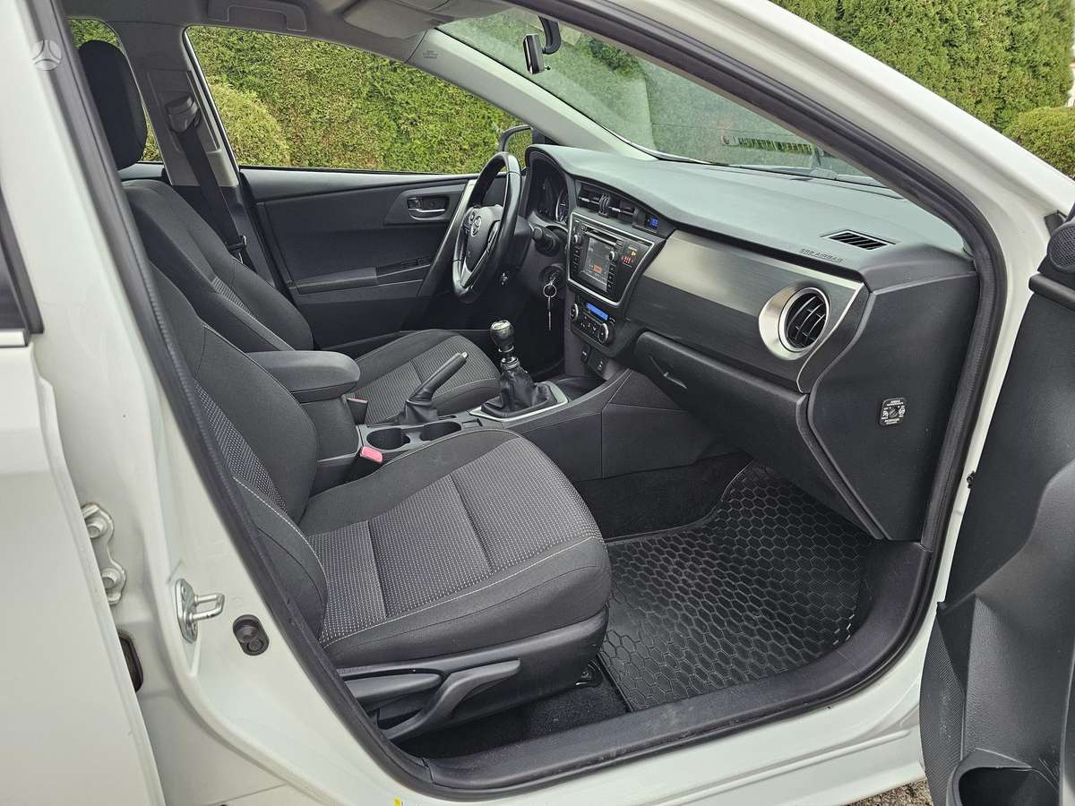 Toyota Auris 2014 — фото 18