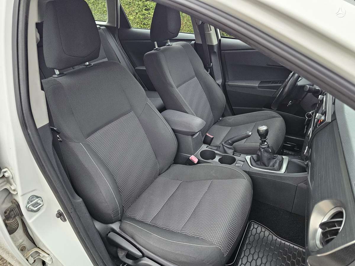 Toyota Auris 2014 — фото 19