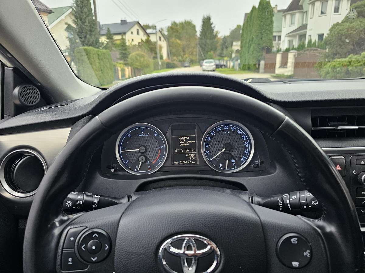 Toyota Auris 2014 — фото 20