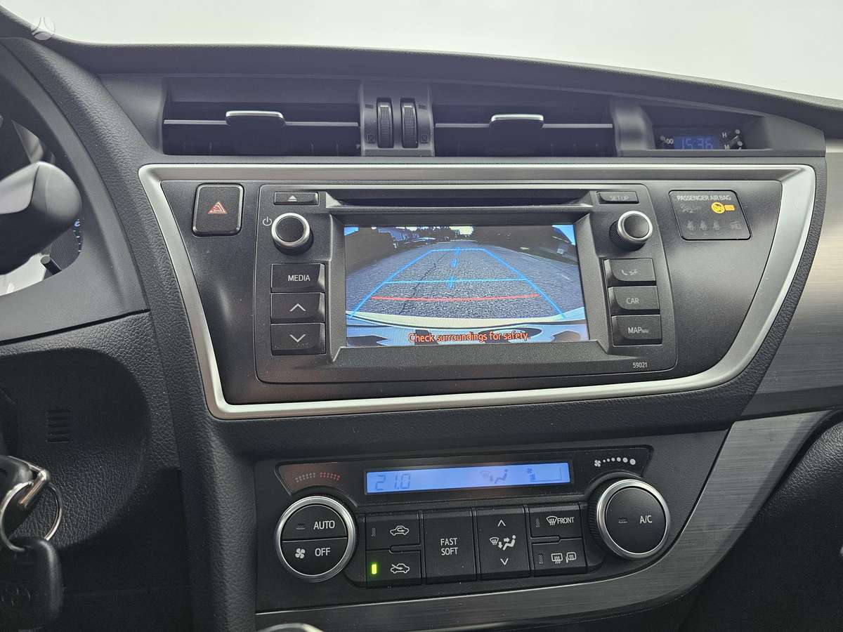 Toyota Auris 2014 — фото 21