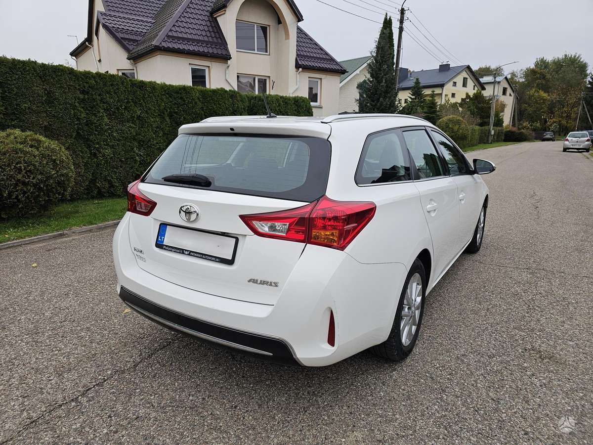 Toyota Auris 2014 — двигун 2000 cm³, 124 HP (91kW)