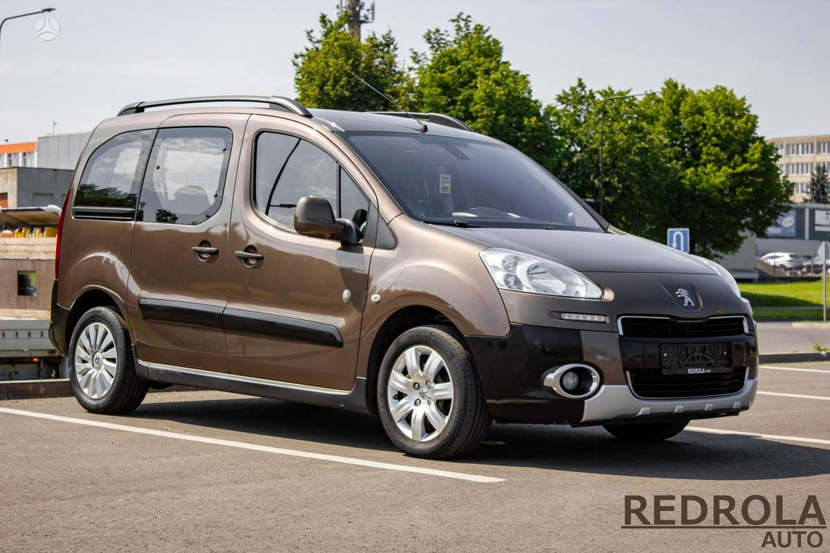 Peugeot Partner 2013 — салон
