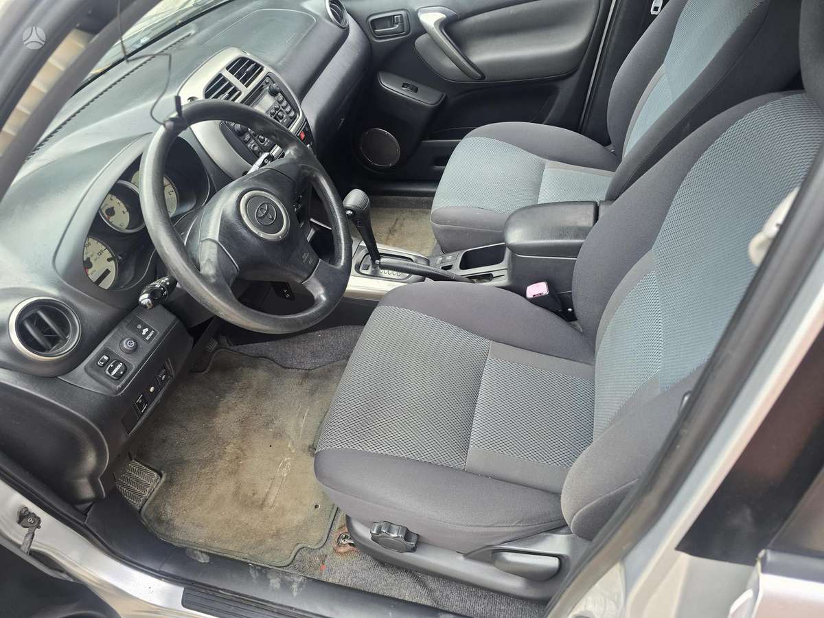 Toyota RAV4 2004 — photo 10