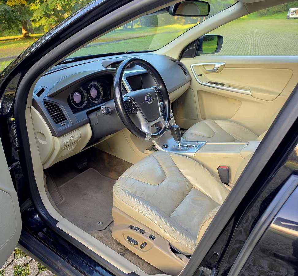 Volvo XC60 2010 — photo 12