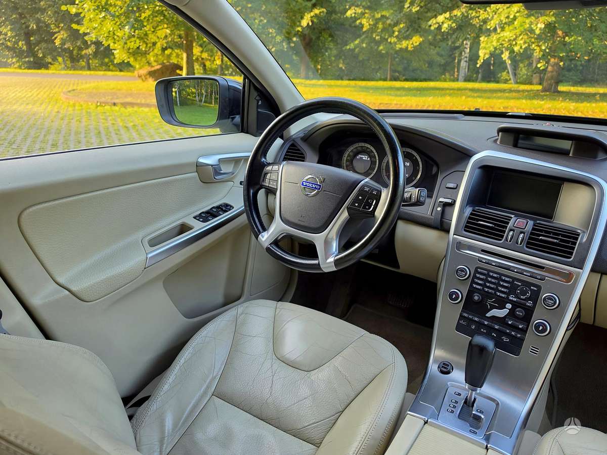 Volvo XC60 2010 — photo 13