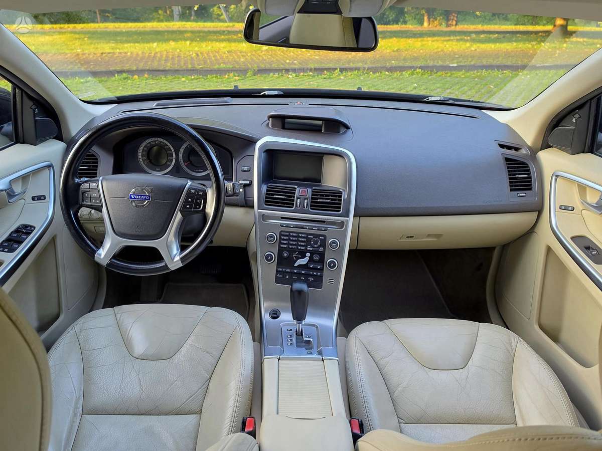 Volvo XC60 2010 — photo 14