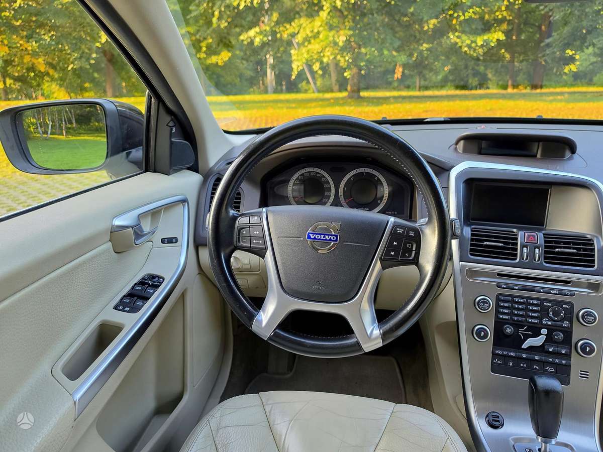 Volvo XC60 2010 — photo 15