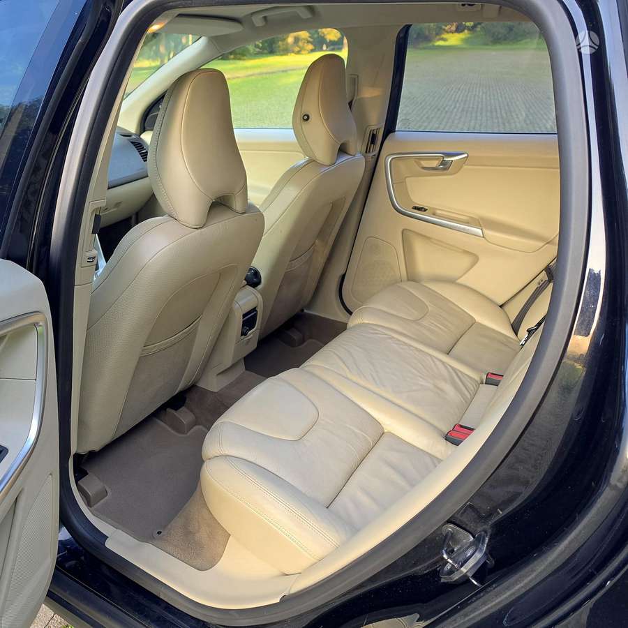 Volvo XC60 2010 — photo 16