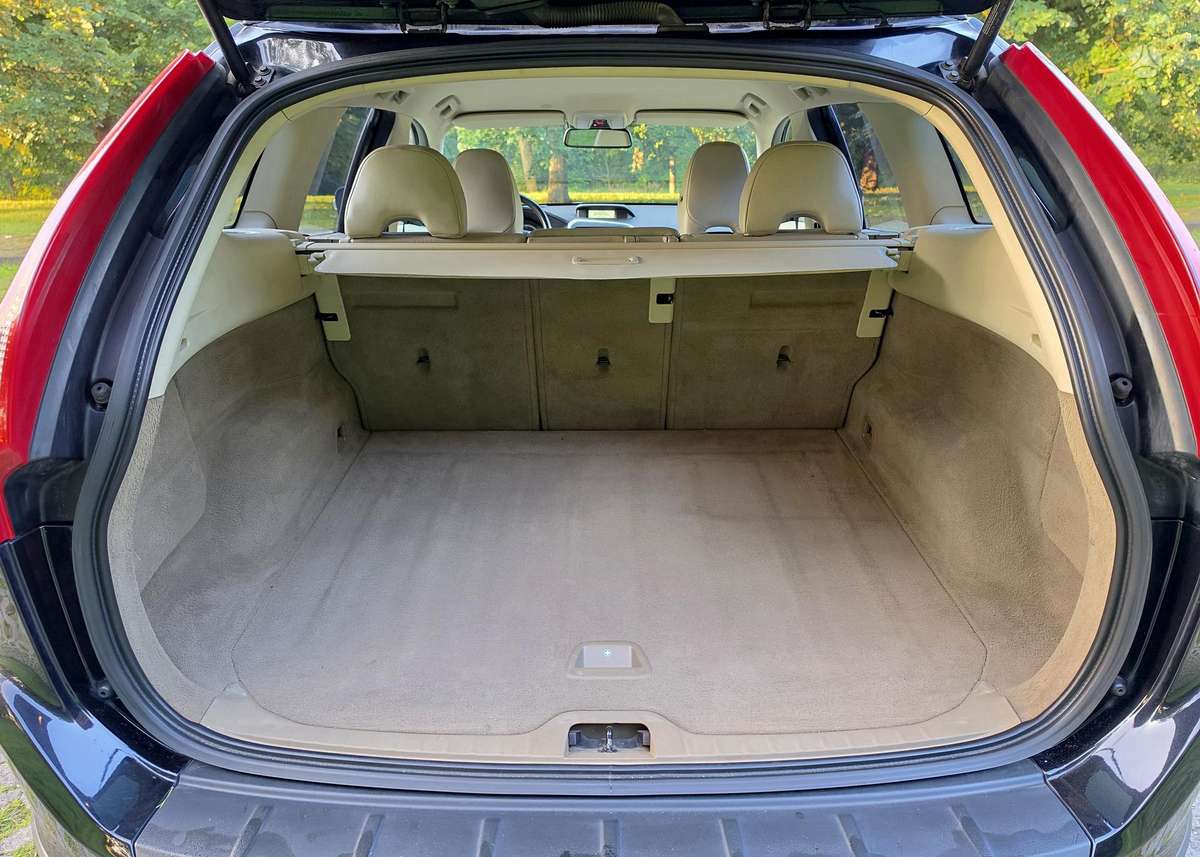 Volvo XC60 2010 — photo 19
