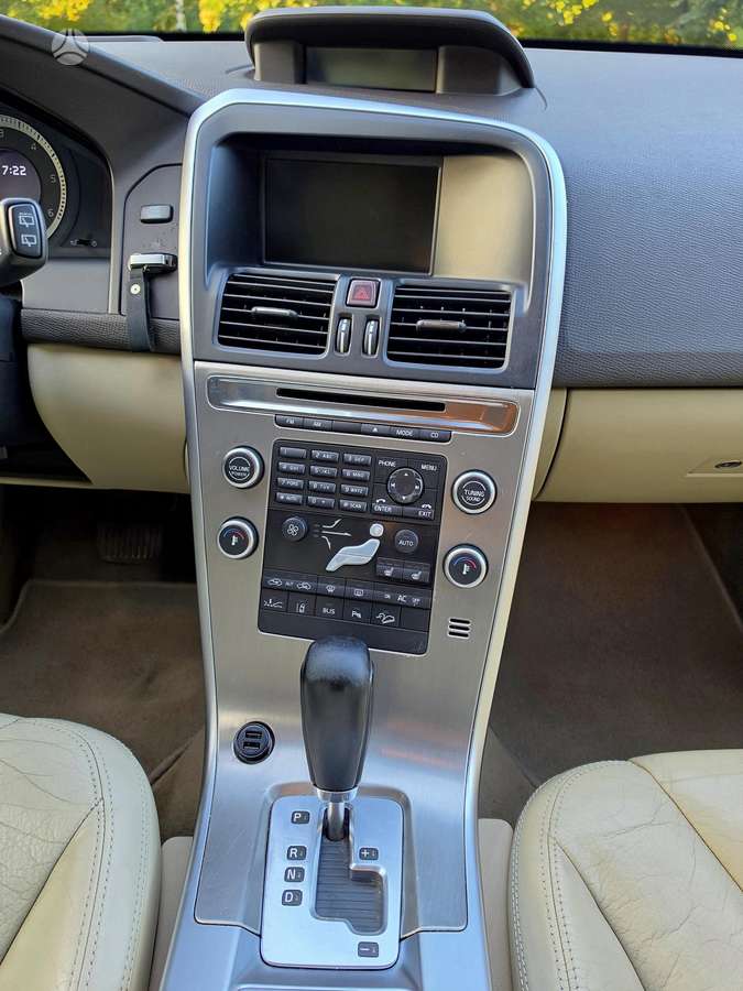 Volvo XC60 2010 — photo 20