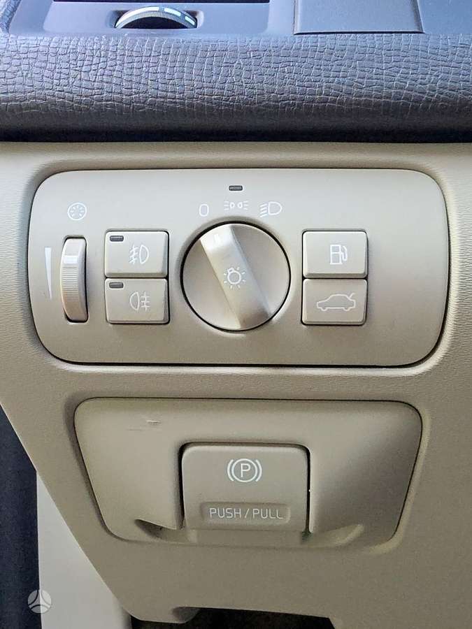 Volvo XC60 2010 — photo 23