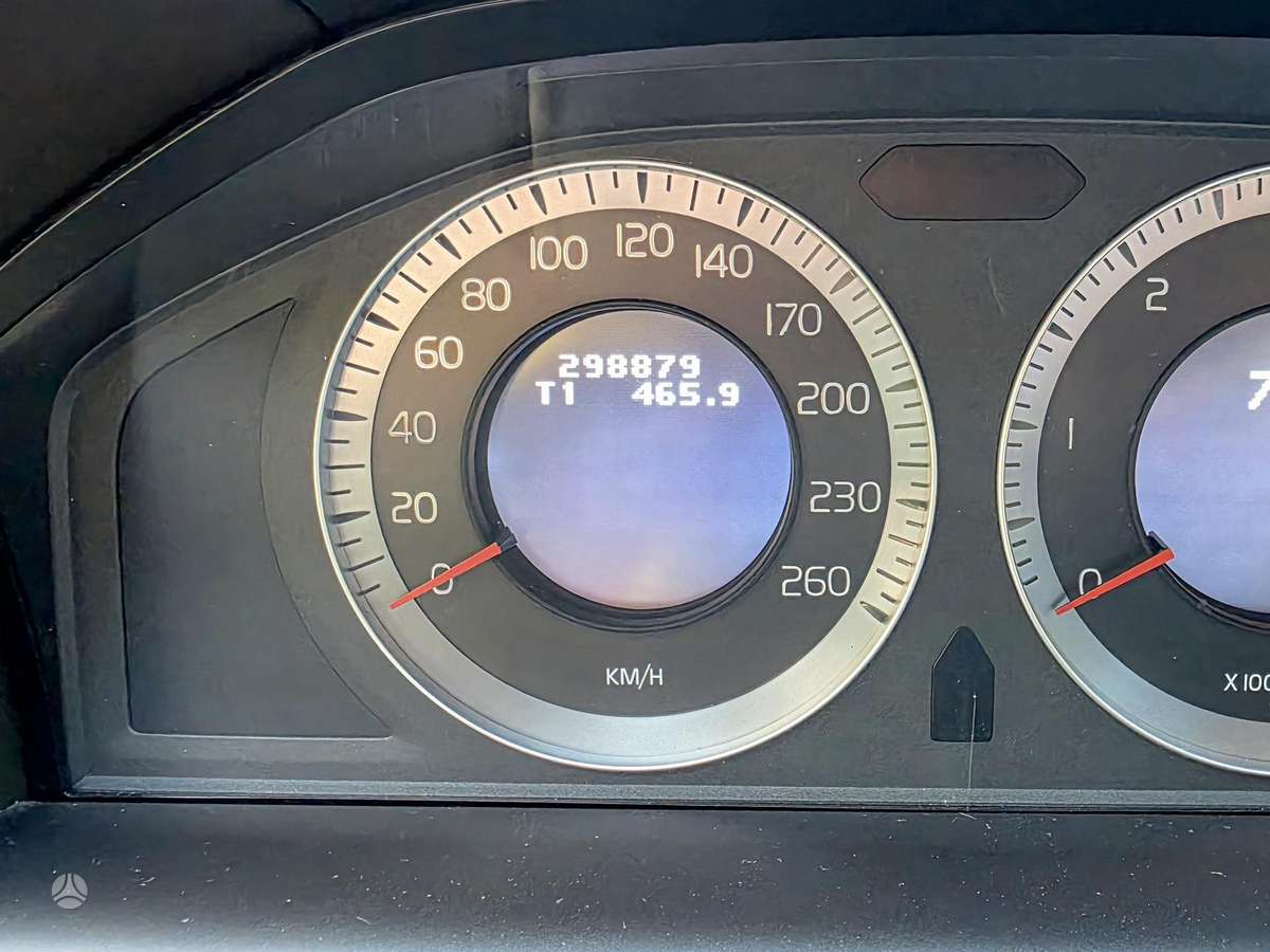 Volvo XC60 2010 — photo 24