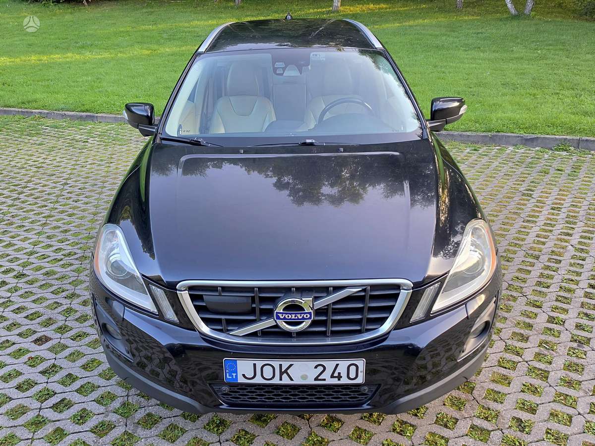 Volvo XC60 2010 — interior