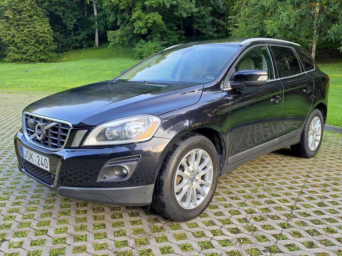 Volvo XC60 2010 — engine 2400 cm³, 205 HP (151kW)