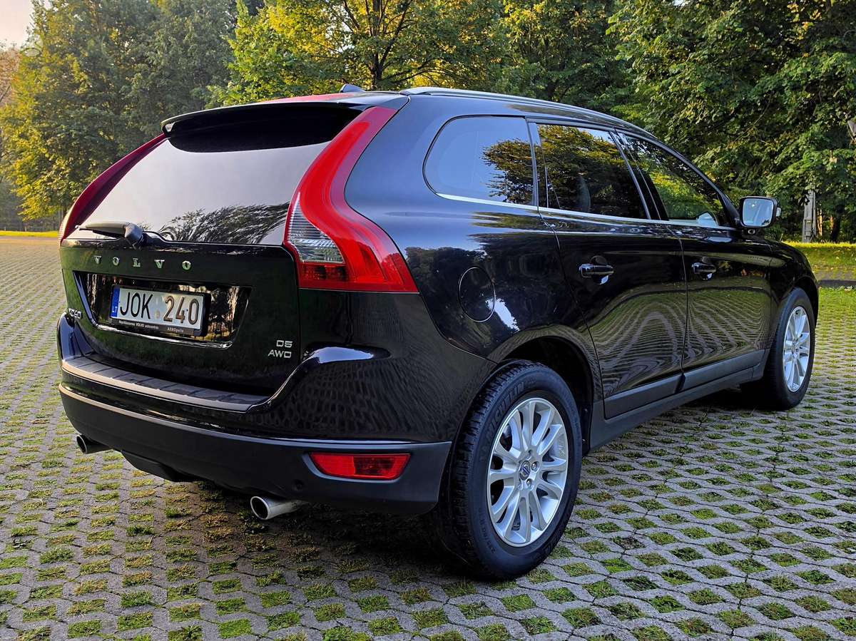 Volvo XC60 2010 — photo 8