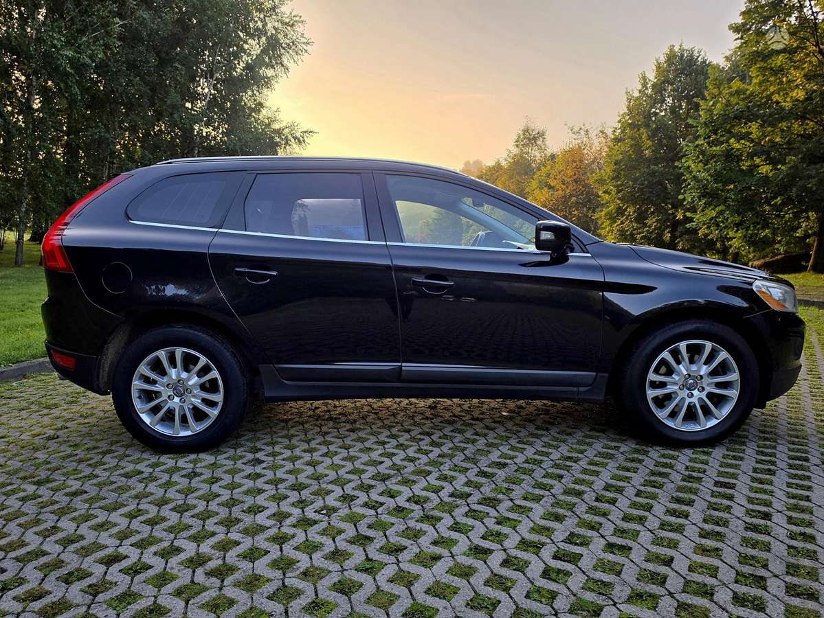 Volvo XC60 2010 — photo 9